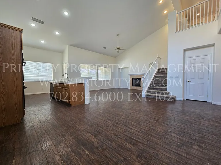 10001 Central Valley Ave — Photo 4