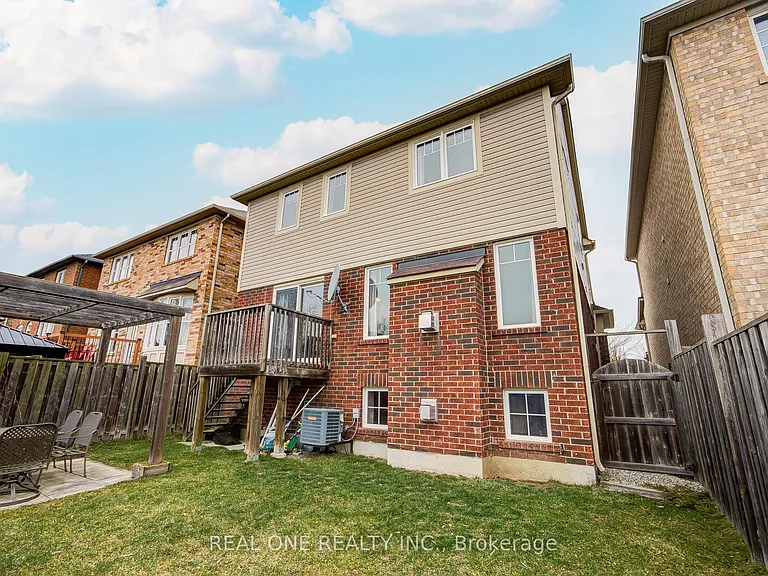 27 Cranston St #UPPER — Photo 36