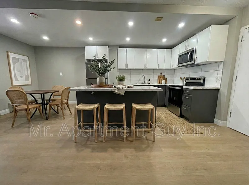 2 bed, 1.0 bath, $2,549 — Photo 2