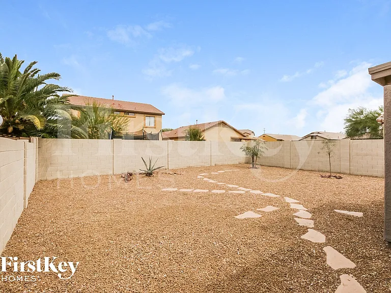 1730 E Maddison Cir — Photo 15