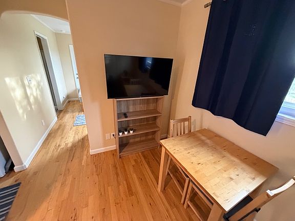 4th image of 754 Ridge Rd #1