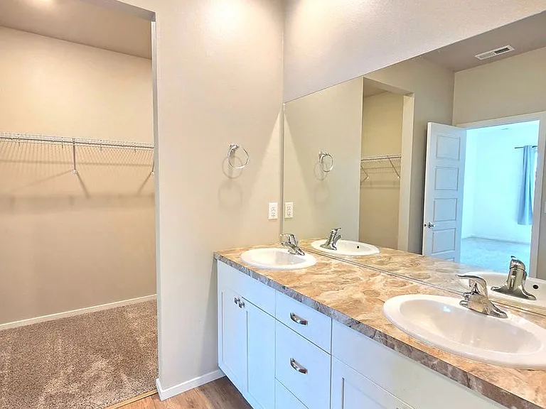5711 W Georgetown Ln — Photo 15