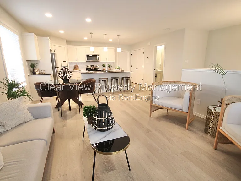 16 Rivergrove Ln W #4 — Photo 2