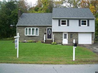 2 Jacob St, Ballston Lake, NY 12019