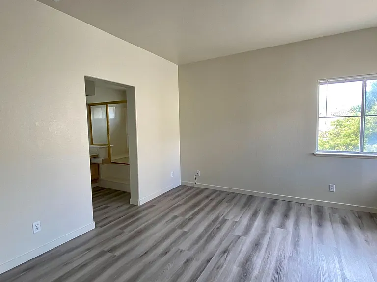 115 Keil Bay — Photo 32