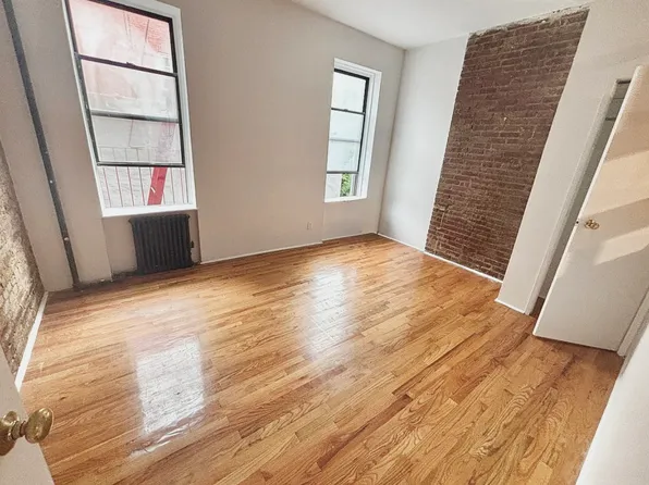 224 Elizabeth Street image 4 of 6