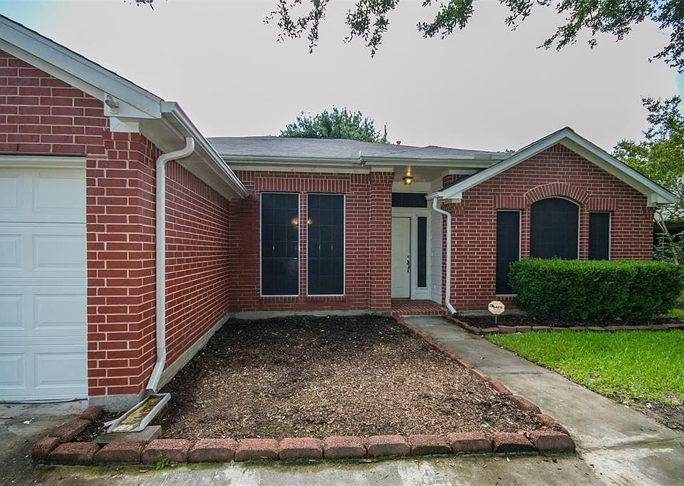 Welcome to 21910 Ridgewood!