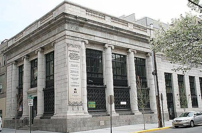 313 1st Street - Facade