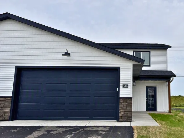 3206 Scotch Ln, Mankato, MN 56001