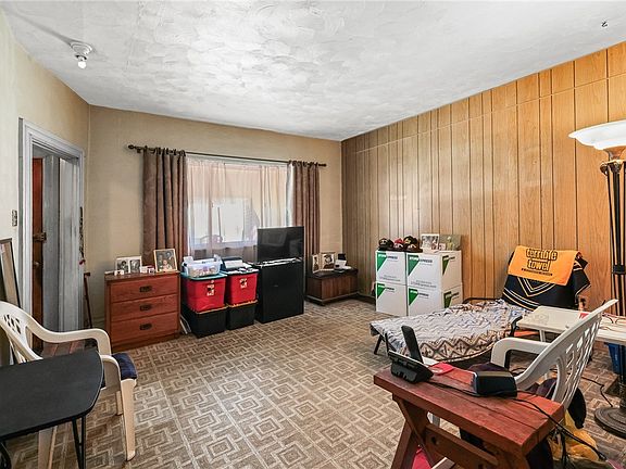5th image of 2018 Collingwood Ave