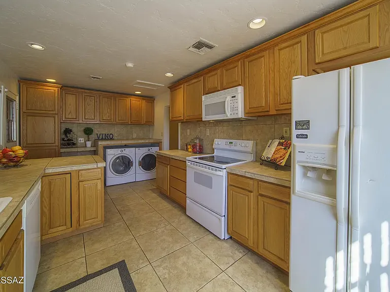 3438 E Lee St — Photo 13