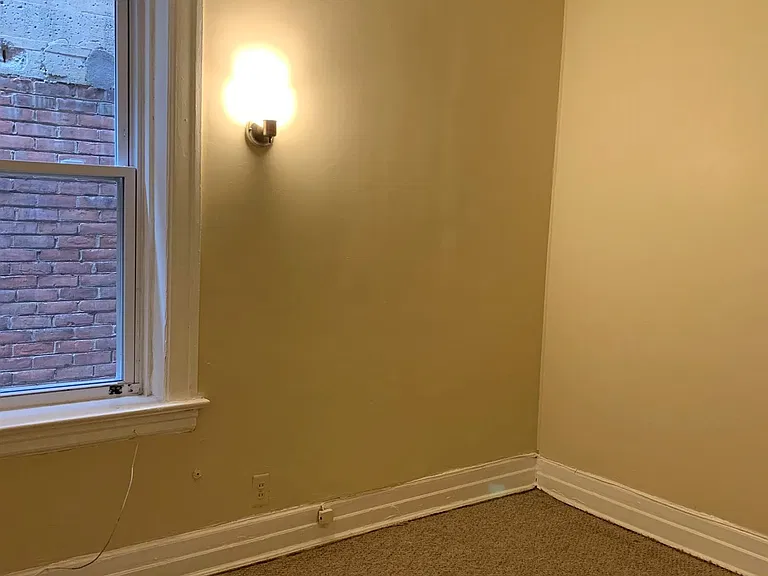 Arts and Crafts Apartments — Photo 18