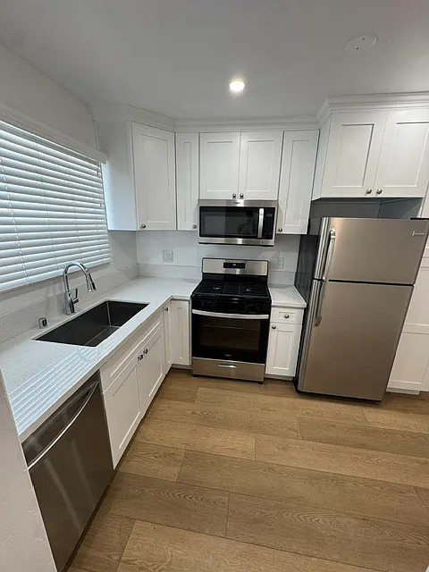 2 bed, 900 sqft, $2,775 — Photo 2