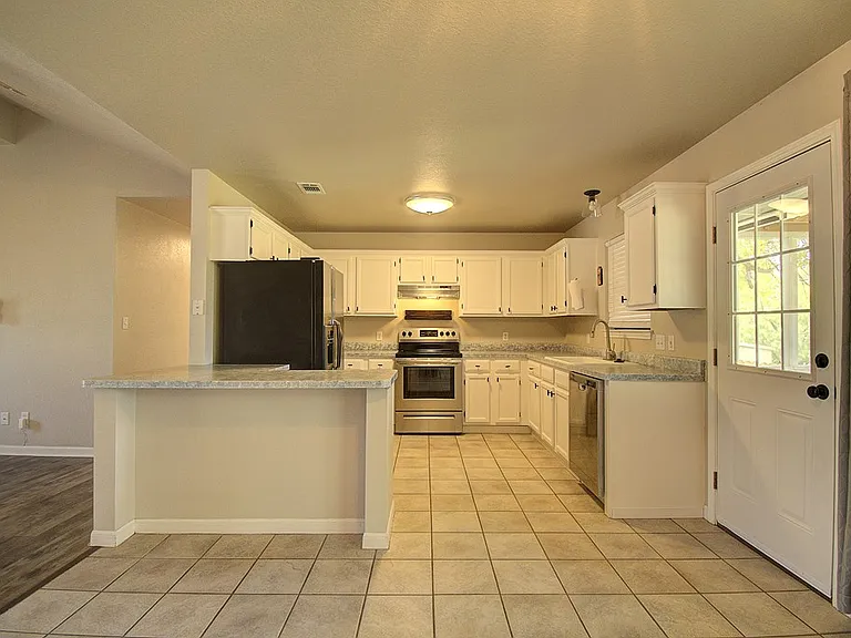 117 Dover Dr — Photo 7
