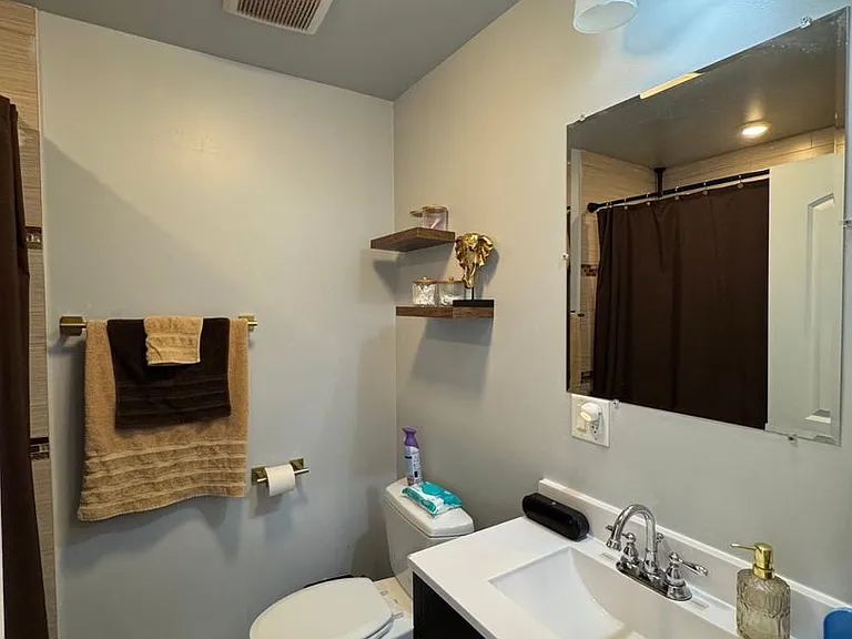 1148 N Keeler Ave #1W — Photo 8