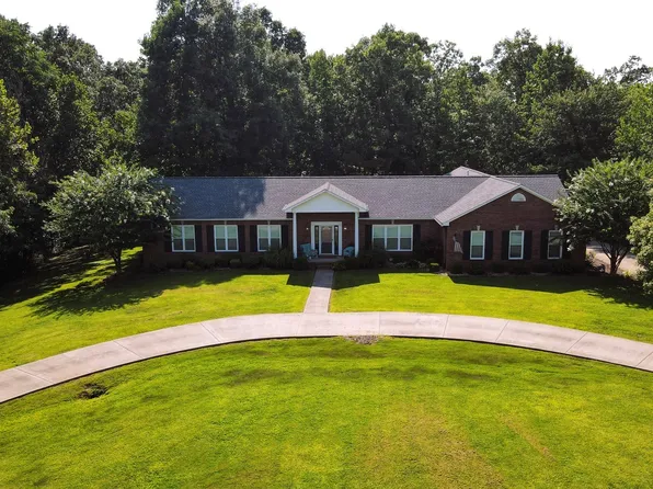 900 Stags Leap Ln, New Johnsonville, TN 37134