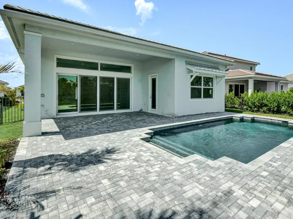 142 SE Calmo Circle, Port St Lucie, FL 34984