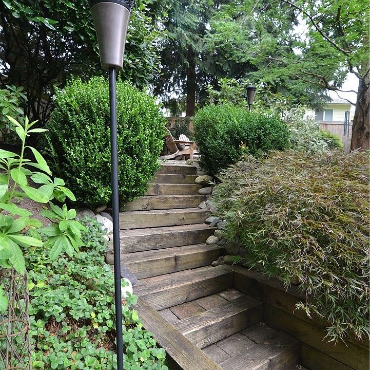2nd image of 22932 NE 15th Pl