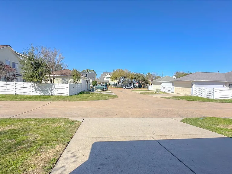 9923 Farrell Dr — Photo 39