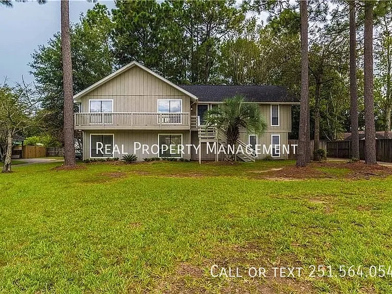 2004 Pine Needle Dr E — Photo 1