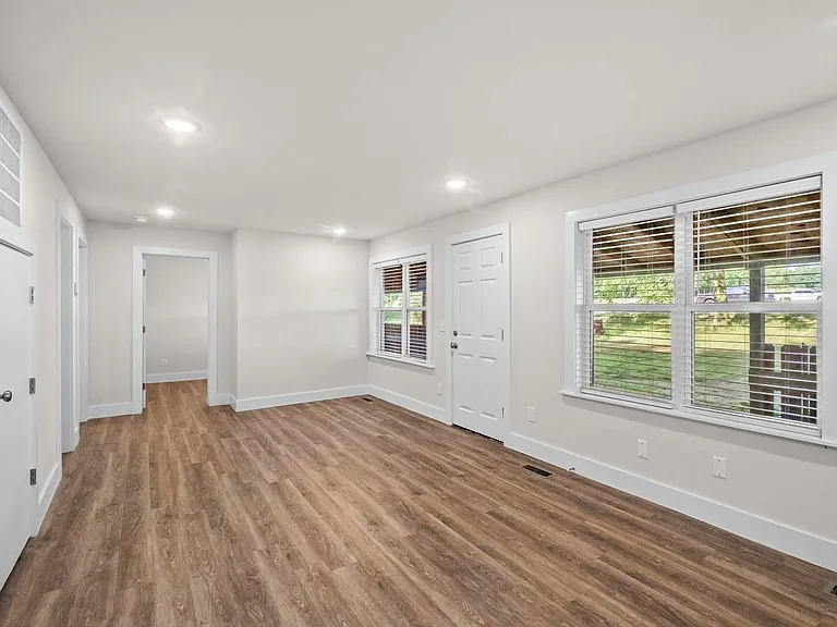 240 S Center St — Photo 5