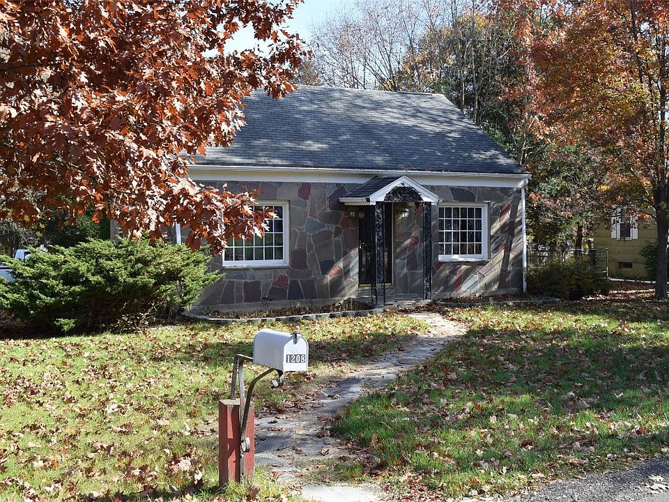 1st image of 1208 Carrie Ave