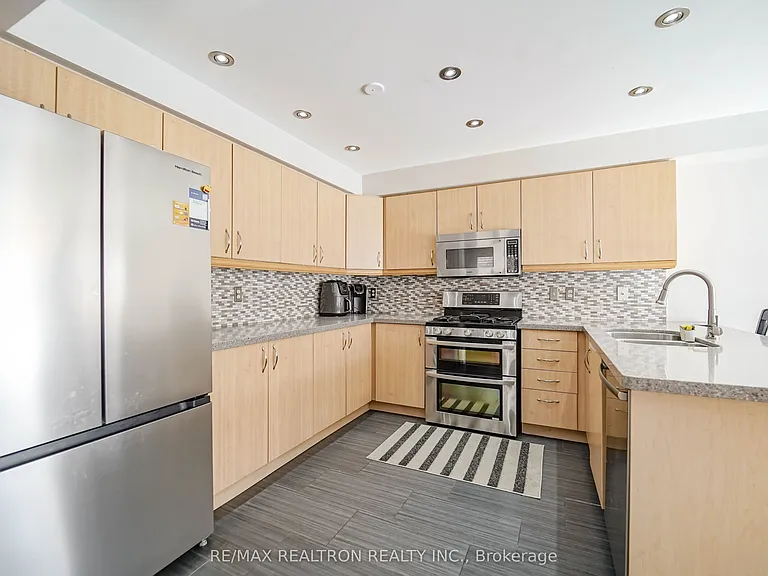 59 Scottsdale Dr — Photo 10