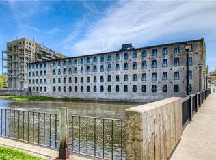 19 Guelph Ave #107, Cambridge, ON N3C1A2