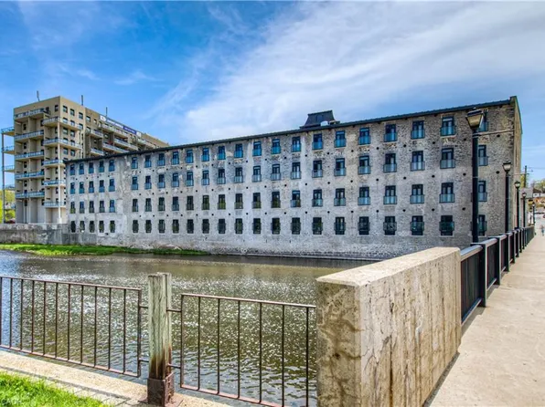 19 Guelph Ave #107, Cambridge, ON N3C 1A2