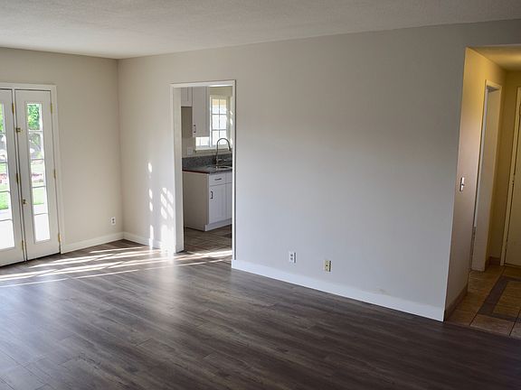 4th image of 1323 Hartview Ave