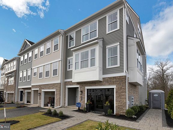 3rd image of 128 Jameson Way #11