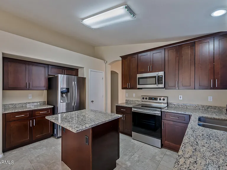 5203 W Buffalo St — Photo 7