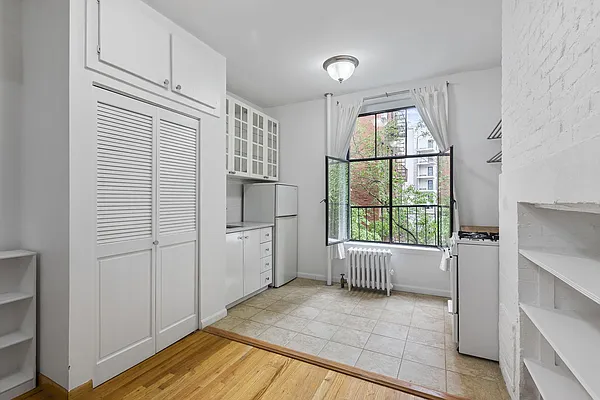 Rented by Avenues Real Estate | media 9