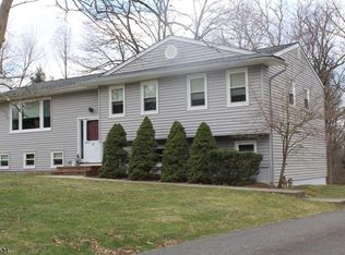 13 Crest Rd, New Providence, NJ 07974