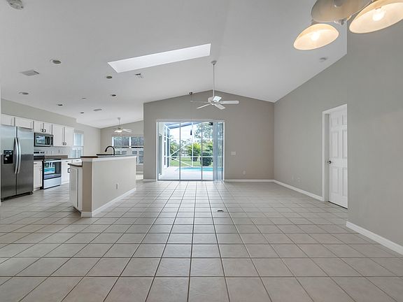 5th image of 2070 Twelve Oaks Dr SE