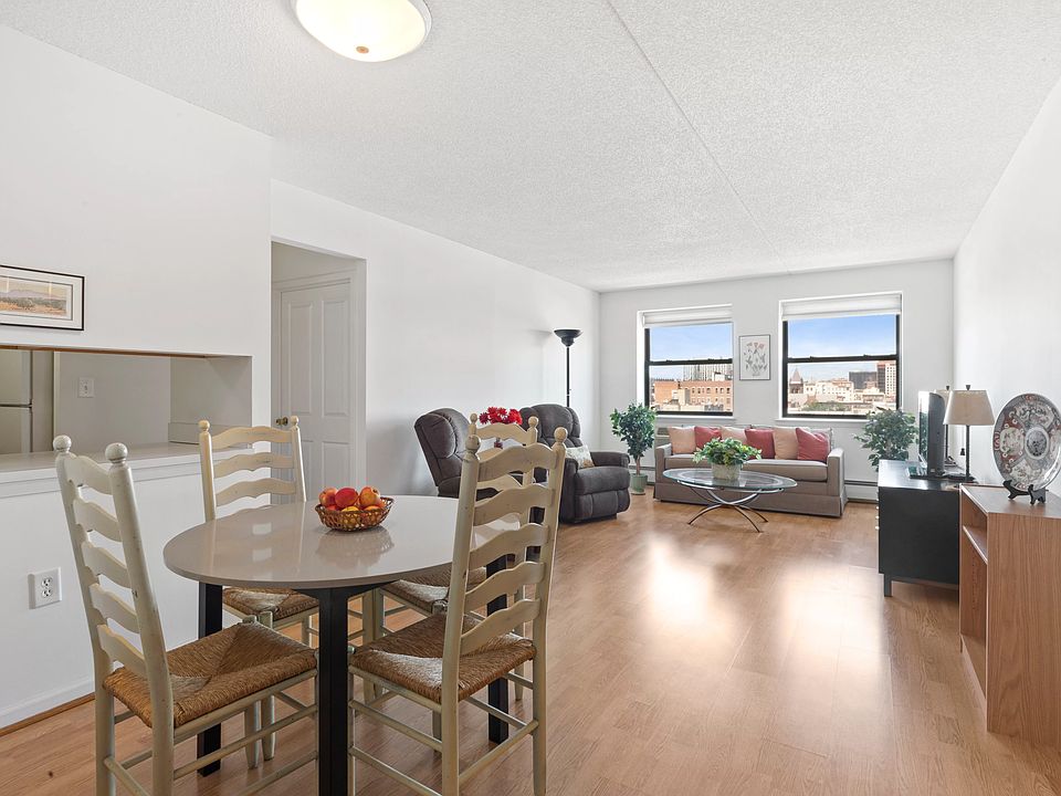 1st image of 130 Lenox Ave #913
