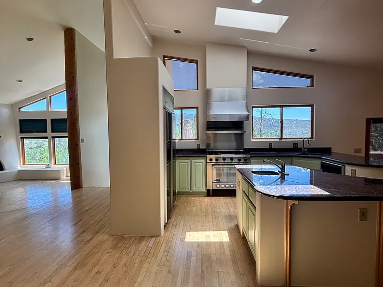 215 Valley View Cir — Photo 5