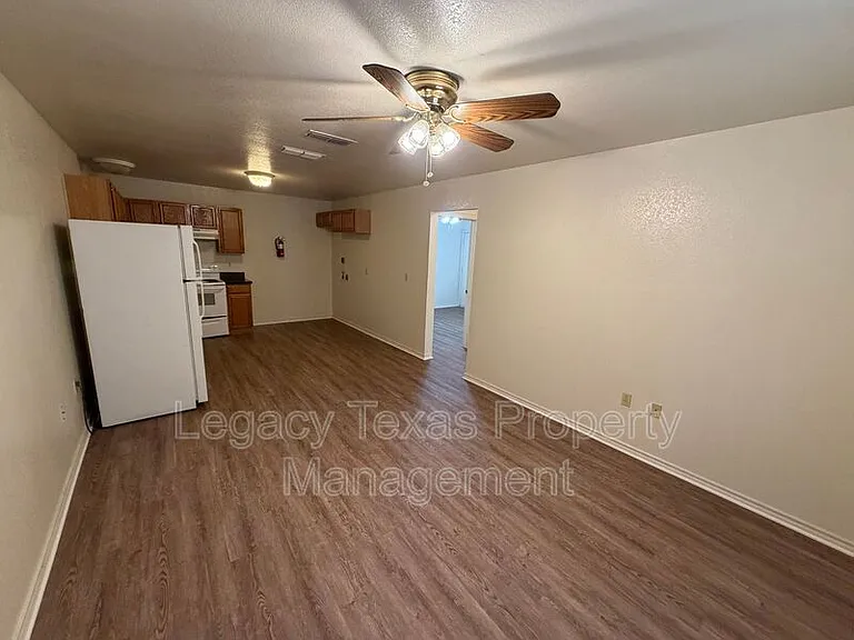 1106 Williams Ave #D — Photo 3