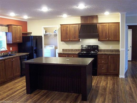 4th image of 12 N Howard Ln