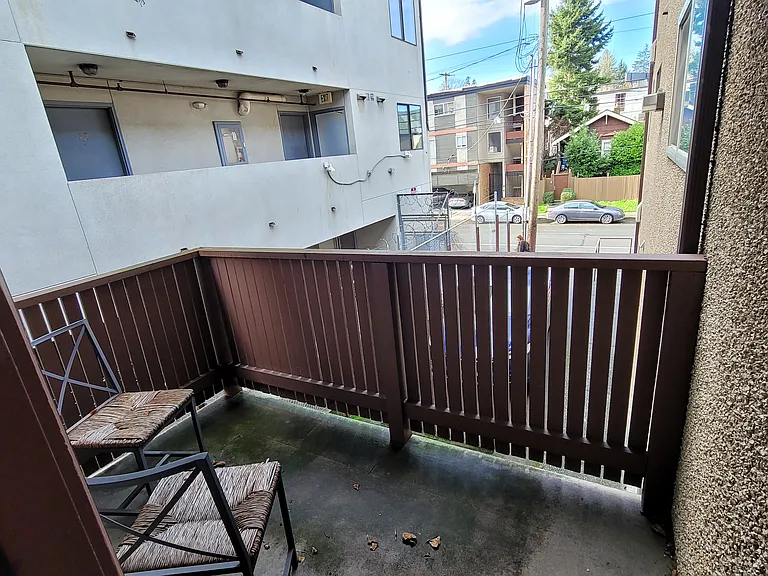 5032 11th Ave NE #4 — Photo 7