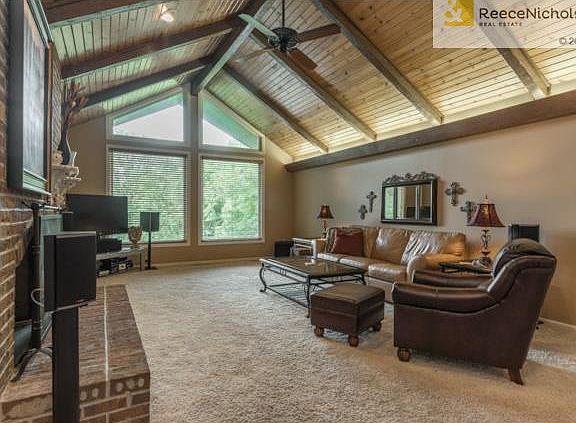 5th image of 6137 Fox Chase Dr