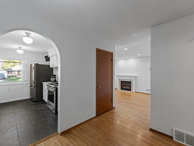 4237 Ottawa Ave S — Photo 7