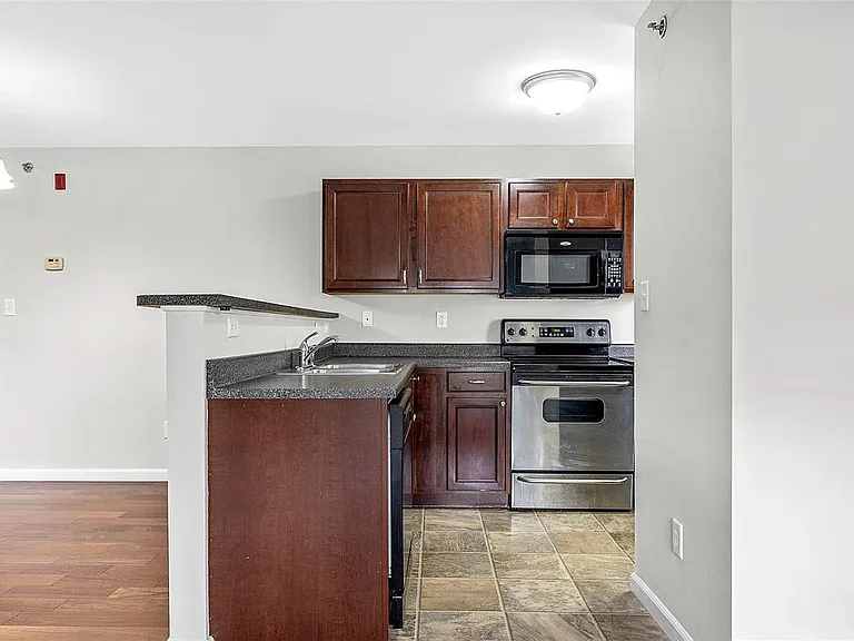 111 Saravalle Dr — Photo 4