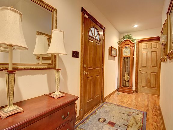 5th image of 1264 Lake Rd