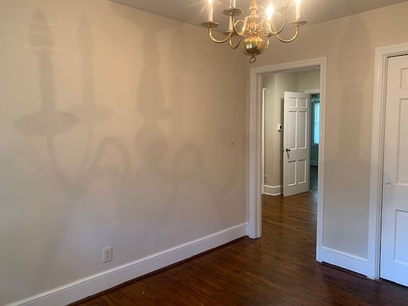 5th image of 207 E 12th St