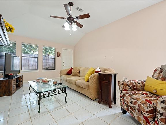 5th image of 591 Mosswood Dr