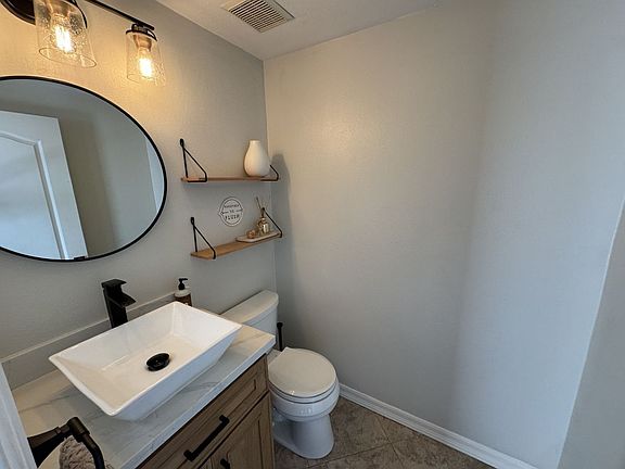 5th image of 980 Acorn Ln