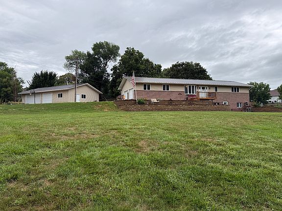 5th image of 900 17th St