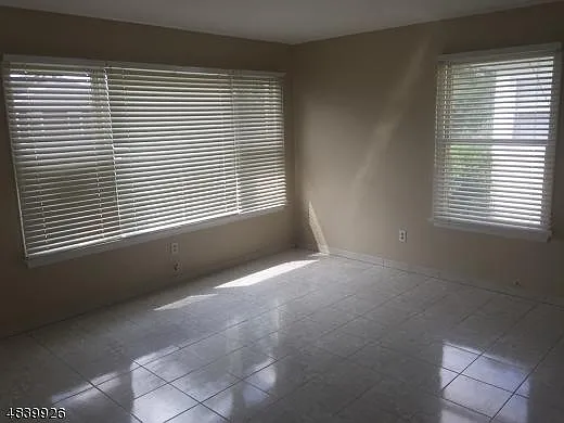 3 bed, 2312 sqft, $4,200 — Photo 2