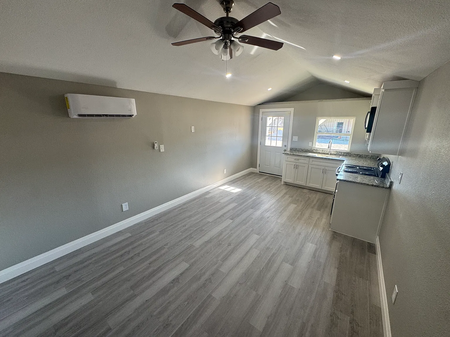 5341 Brown Ln — Photo 4